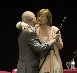 Lluïsa Moret rep de Jaume Bosch el bastó de comandament // Maria Roda