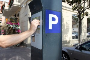 S'ha instal·lat un parquímetre a la plaça de l'Ajuntament pels usuaris de l'aparcament de zona blava // Ajuntament de Sant Boi