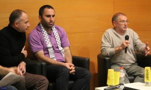 Issa Amro (segon per l'esquerra) i Meir Margalit (primer per la dreta) van demostrar que palestins i israelians es poden entendre // David Guerrero