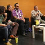 Meir Margalit (segon per la dreta) i Issa Amro (tercer per la dreta) van exposar els seus punts de vista a Can Massallera // David Guerrero
