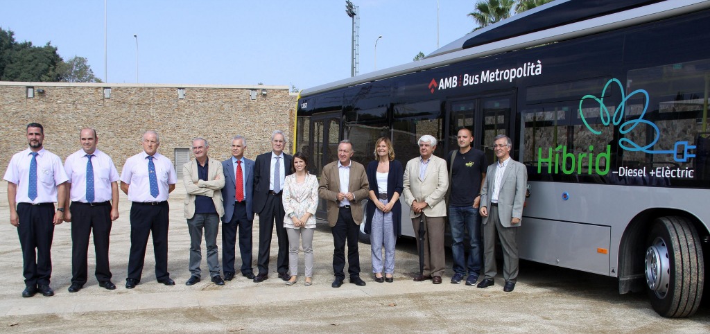Presentació de quatre dels vehicles híbrids incorporats a la flota d'autobusos que presta servei a Sant Boi // Ajuntament de Sant Boi
