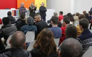 L'Alcaldessa Lluïsa Moret acompanyada del regidor d'Infància i Adolescència Javier Lopez i del regidor de Ciutadania Juan Antonio Tamayo. // Ajuntament de Sant Boi
