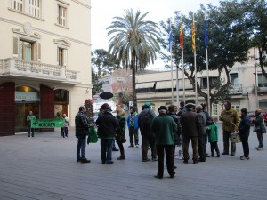 Durant la concentració contra la llei mordassa es va desplegar una pancarta on es llegia 'No a la llei mordassa. Franco ha tornat' // Maria Roda