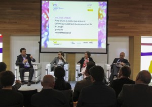 El tinent d'alcalde santboià, José Ángel Carcelén (primer per l'esquerra), durant la inauguració del congrés // Ajuntament de Sant Boi