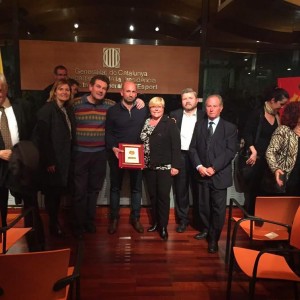 Els representants del Club Ciclista Sant Boi acompanyats de les autoritats // Ajuntament de Sant Boi