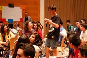 Els joves es van mostrar molt participatius a la cloenda de la primera fase del projecte a Can Massallera // Ajuntament de Sant Boi