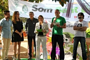 Alba Martínez i Josep Puigdengolas (al centre) acompanyats dels primers de la llista // David Guerrero