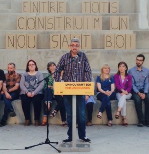 Miquel Salip acompanyat del seu equip a la plaça Gaietà Mestres // ERC Sant Boi