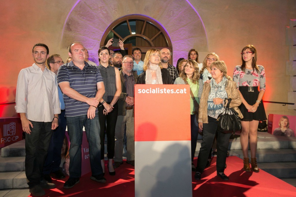 L'alcaldessa, LLuïsa Moret, al centre, acompanyada de l'equip que conforma la candidatura del PSC // PSC Sant Boi