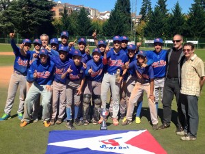 L'equip celebrant la victòria // CBS Sant Boi