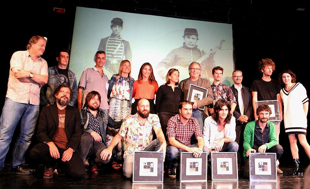 Fotografia de tots els premiats i el jurat dels Premis Altaveu 2015 // Elisenda Colell