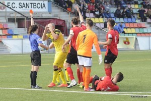 Moment on el jugador del Balaguer era expulsat // FC Santboià