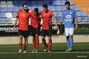 Omar abandona el terreny de joc lesionat // FC Santboià 