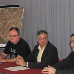 Els membres de DEPANA José García, Francesc Espinal i Josep Capmany, durant la presentació del recurs al PDU // Marc Pidelaserra