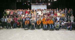 Foto de família de consistori i entitats en l'acte de signatura de convenis celebrar a Can Massallera // Ajuntament de Sant Boi de LlobregatFoto de família de consistori i entitats en l'acte de signatura de convenis celebrar a Can Massallera // Ajuntament de Sant Boi de Llobregat