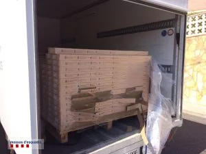 Imatge del camió amb els palets // Mossos