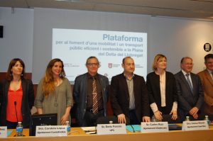 Els agents econòmics i socials, amb els alcaldes de la zona al capdavant, impulsen la nova plataforma per la millora del transport // Marc Pidelaserra
