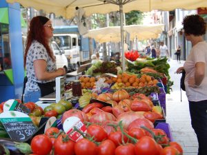 Diverses parades han ofert els millors productes del Parc Agrari // Marc Pidelaserra