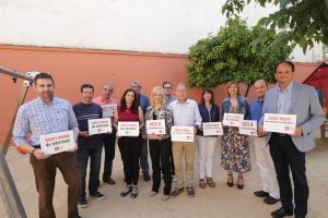 Moret, conjuntament amb altres alcaldes de la comarca, durant l'acte reivindicatiu // PSC Baix Llobregat