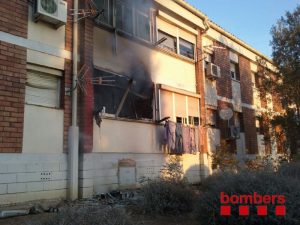 Imatge de l'edifici afectat un cop extingit l'incendi // Bombers de la Generalitat