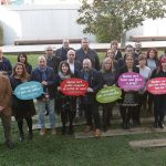 Foto de grup de representants municipals i comerços durant la presentació de la campanya // Ajuntament de Sant Boi