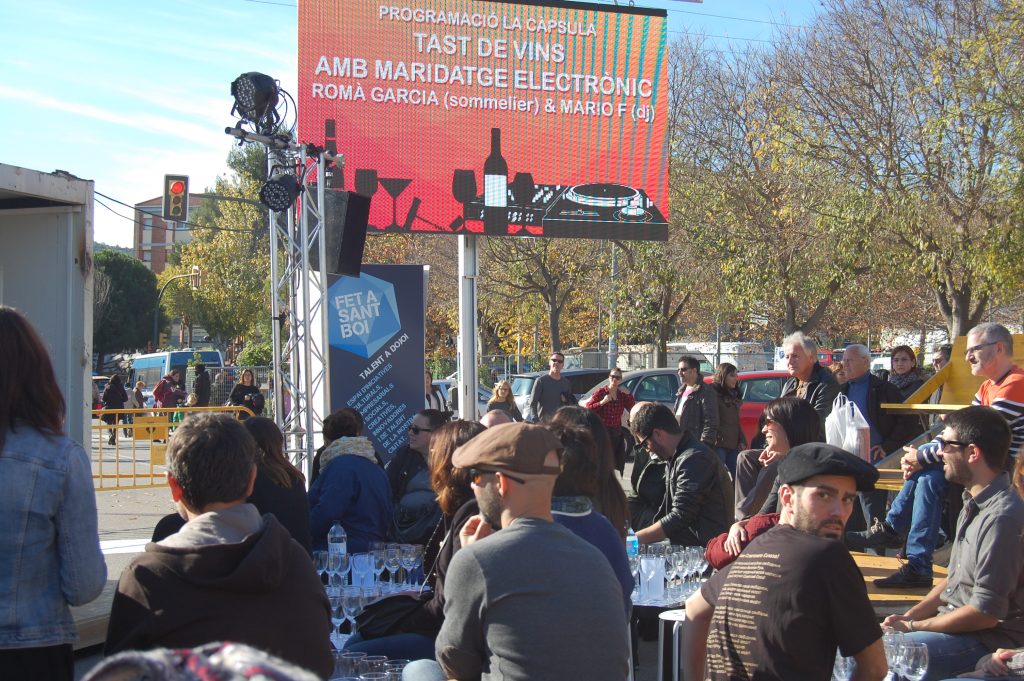 L'activitat del tast de vins va tenir molt bona acollida // Marc Pidelaserra