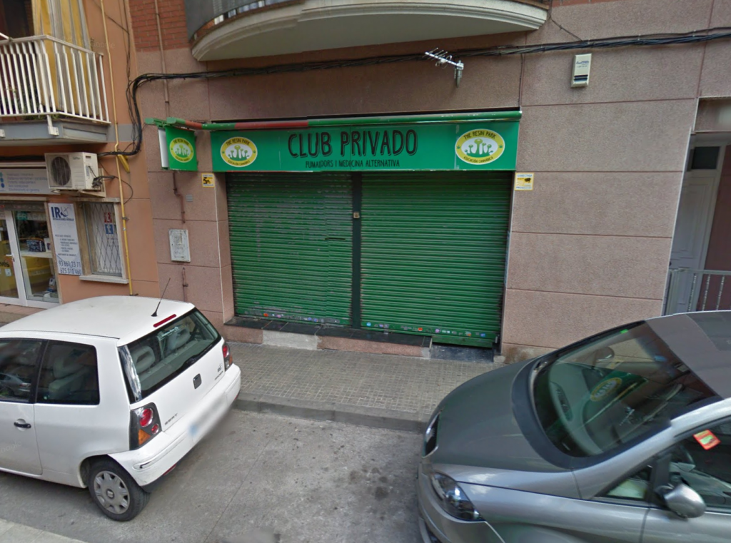 Un dels clubs cannàbics de la ciutat, situat al carrer Rosselló // Google