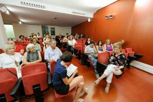 Ciutadans, regidors i l'alcaldessa s'han tancat a la sala de plens // Ajuntament de Sant Boi