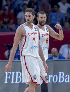 Els santboians Pau i Marc Gasol van tenir un paper destacat en la victòria // Federación Española de Baloncesto