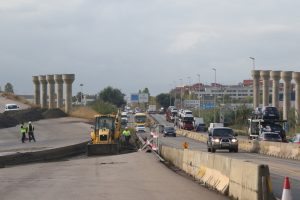 Les màquines han començat a treballar per reobrir el vial tallat // Ajuntament de Sant Boi