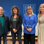 Foto de la reunió de les alcaldesses amb la consellera d'Acció Climàtica. Es veuen, d'esquerra a dreta: Carles Ruiz (alcalde de Viladecans), Teresa Jordà (consellera d'Acció Climàtica), Gemma Badia (alcaldesa de Gavà) i Lluïsa Moret (alcaldessa Sant Boi).