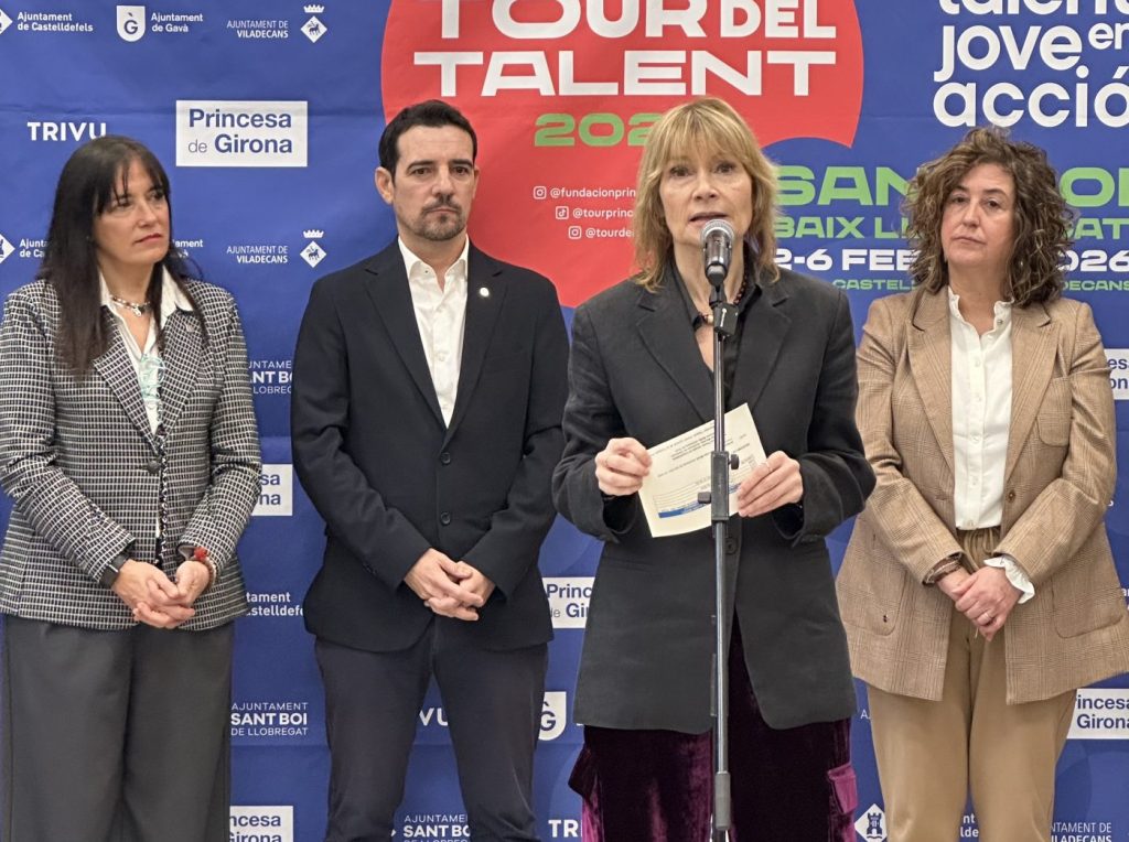 D'esquerra a dreta, Gemma Badia, alcaldessa de Gavà; Manu Reyes, alcalde de Castelldefels; Lluïsa Moret, alcaldessa de Sant Boi; i Olga Morales, alcaldessa de Viladecans